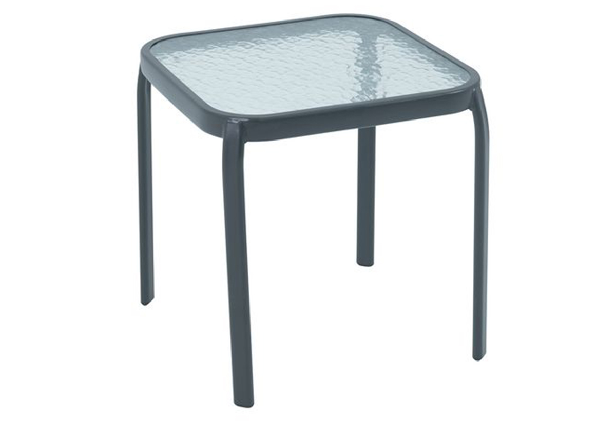 Απεικονίζεται το τραπέζι κήπου.